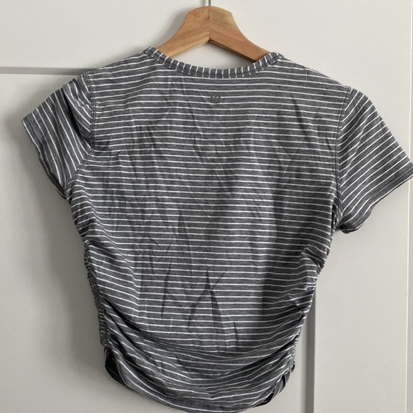 Lululemon cropped T shirt - Picture 3 of 3